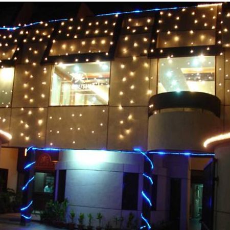 Oyo 15791 Flagship Hotel Executive Hazratganj 勒克瑙 外观 照片