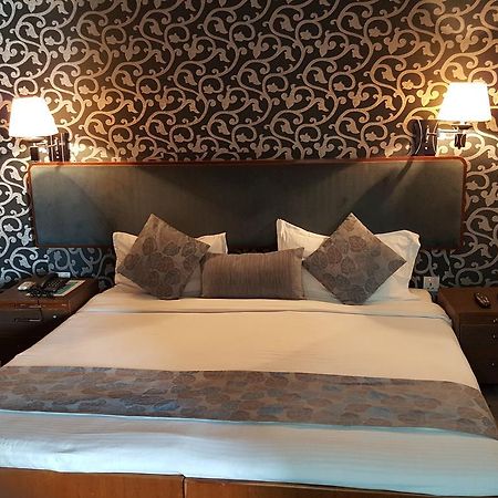 Oyo 15791 Flagship Hotel Executive Hazratganj 勒克瑙 外观 照片