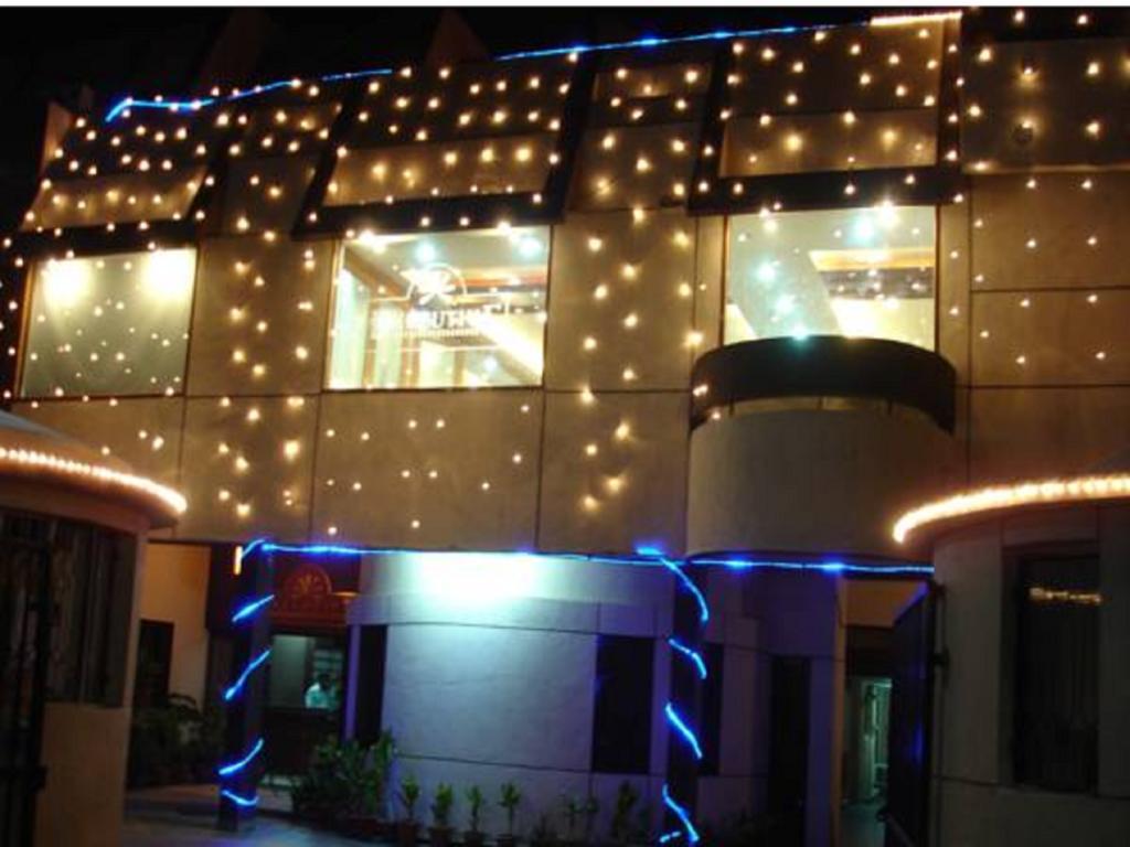 Oyo 15791 Flagship Hotel Executive Hazratganj 勒克瑙 外观 照片