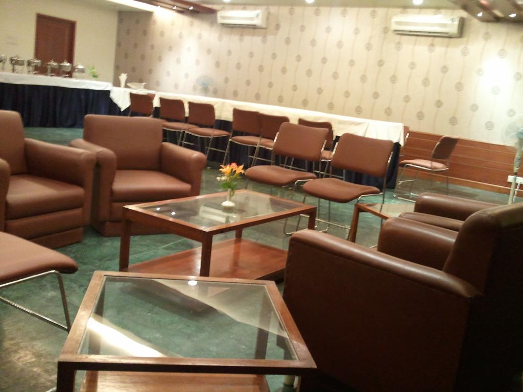 Oyo 15791 Flagship Hotel Executive Hazratganj 勒克瑙 外观 照片