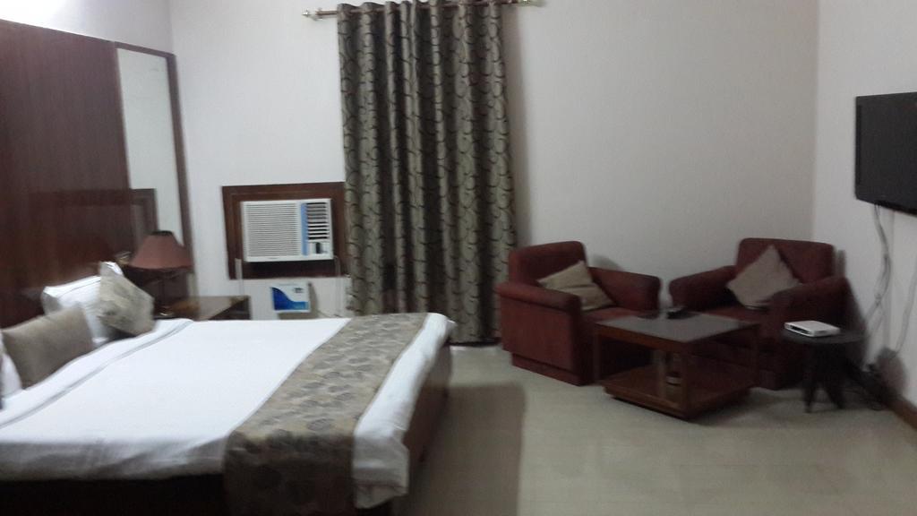 Oyo 15791 Flagship Hotel Executive Hazratganj 勒克瑙 外观 照片