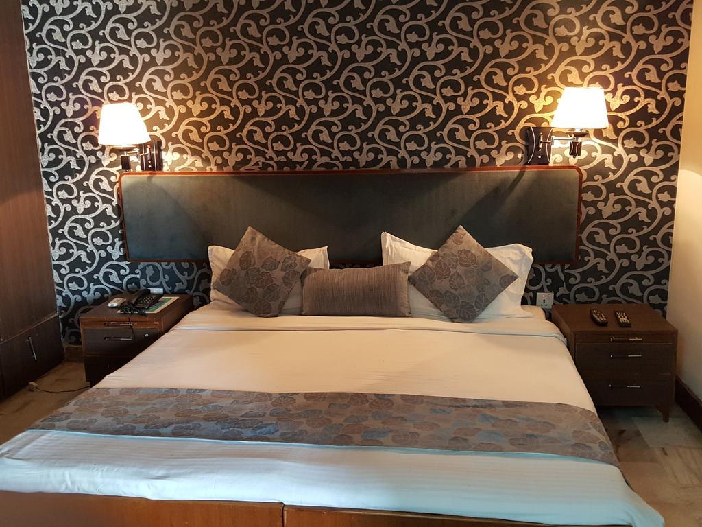 Oyo 15791 Flagship Hotel Executive Hazratganj 勒克瑙 外观 照片