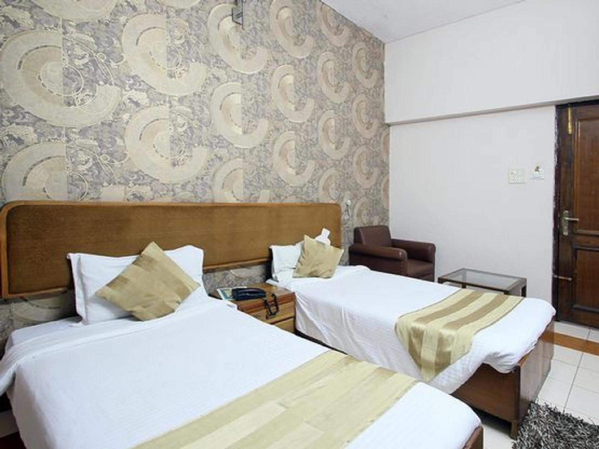 Oyo 15791 Flagship Hotel Executive Hazratganj 勒克瑙 外观 照片