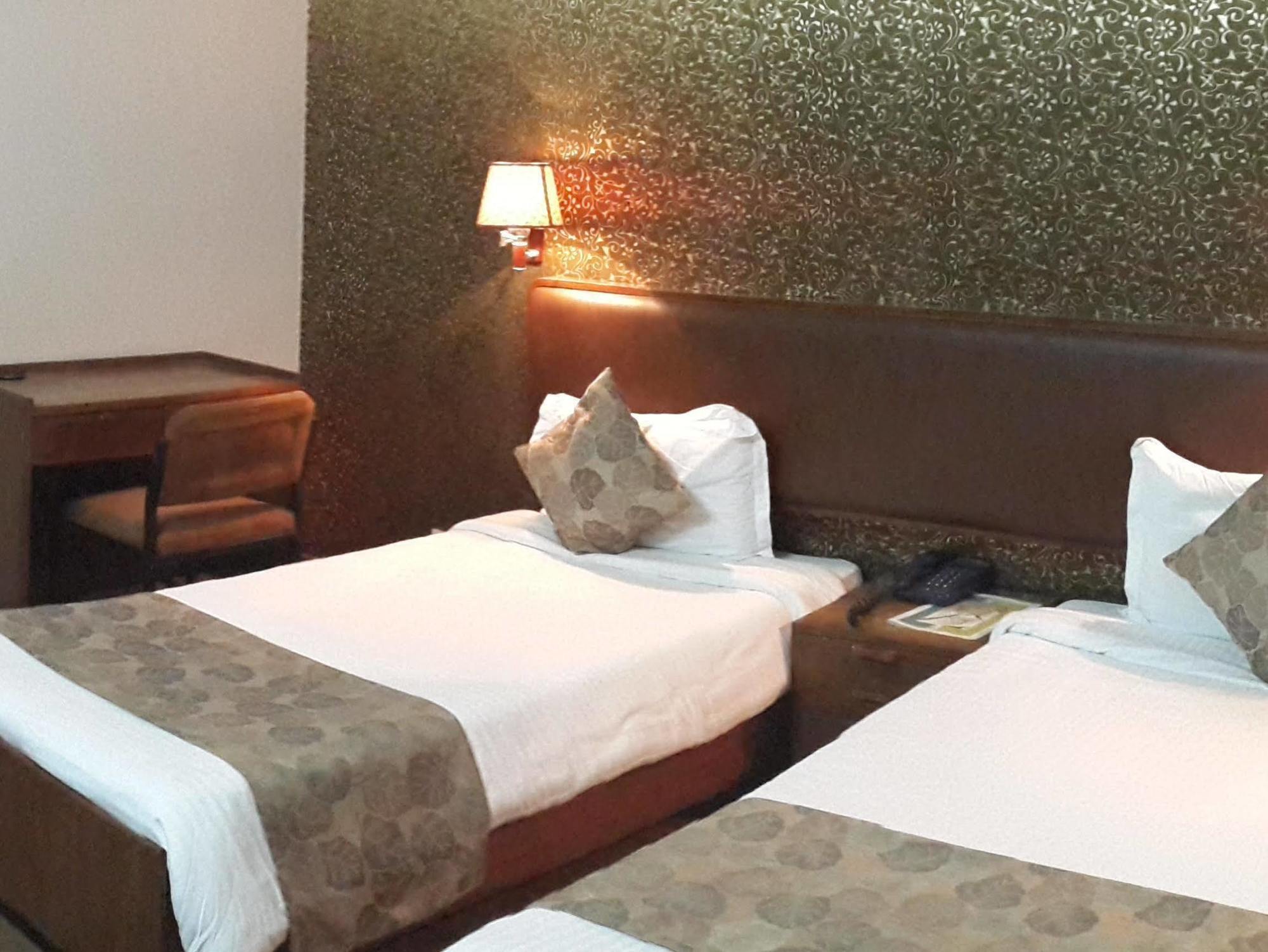 Oyo 15791 Flagship Hotel Executive Hazratganj 勒克瑙 外观 照片